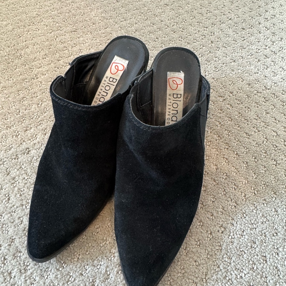 Blondo Women's Black Suede Mules